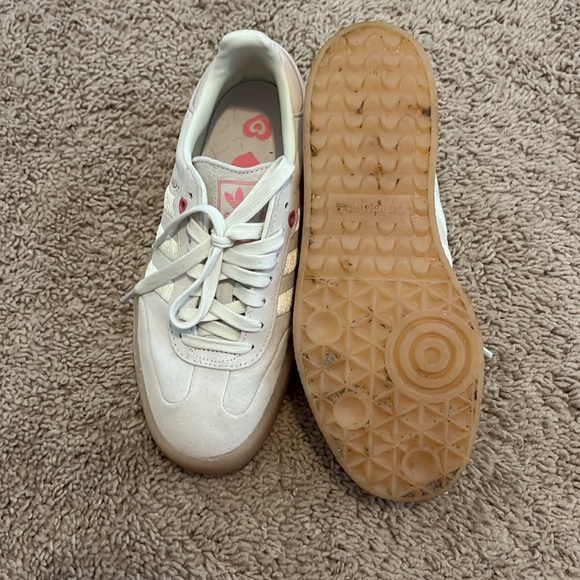 Sambas - Picture 3 of 4